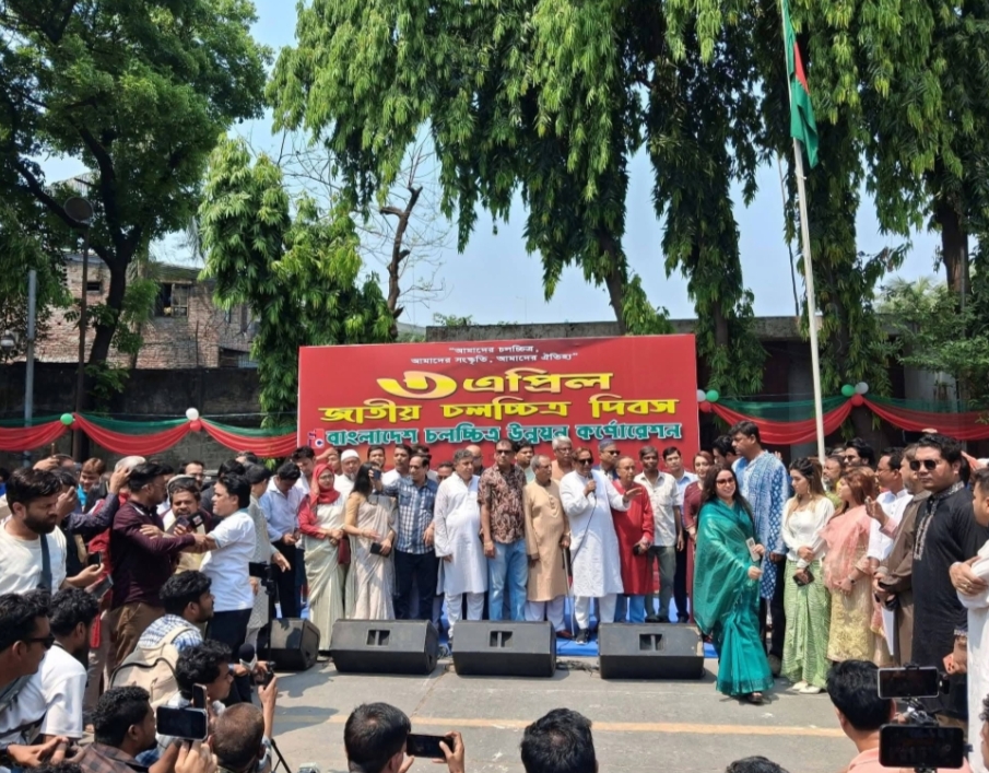 জাতীয় চলচ্চিত্র দিবসে এফডিসিতে গিয়ে বিরক্ত জনপ্রিয় নায়ক ওমর সানী। 
